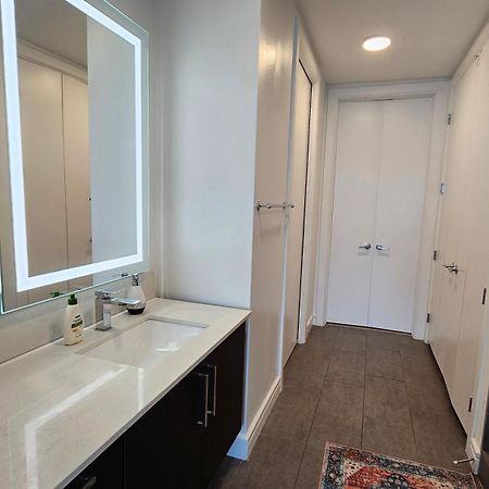 Luxury Highrise In Midtown - Skyline Views And Chic Decor Διαμέρισμα Χιούστον Εξωτερικό φωτογραφία