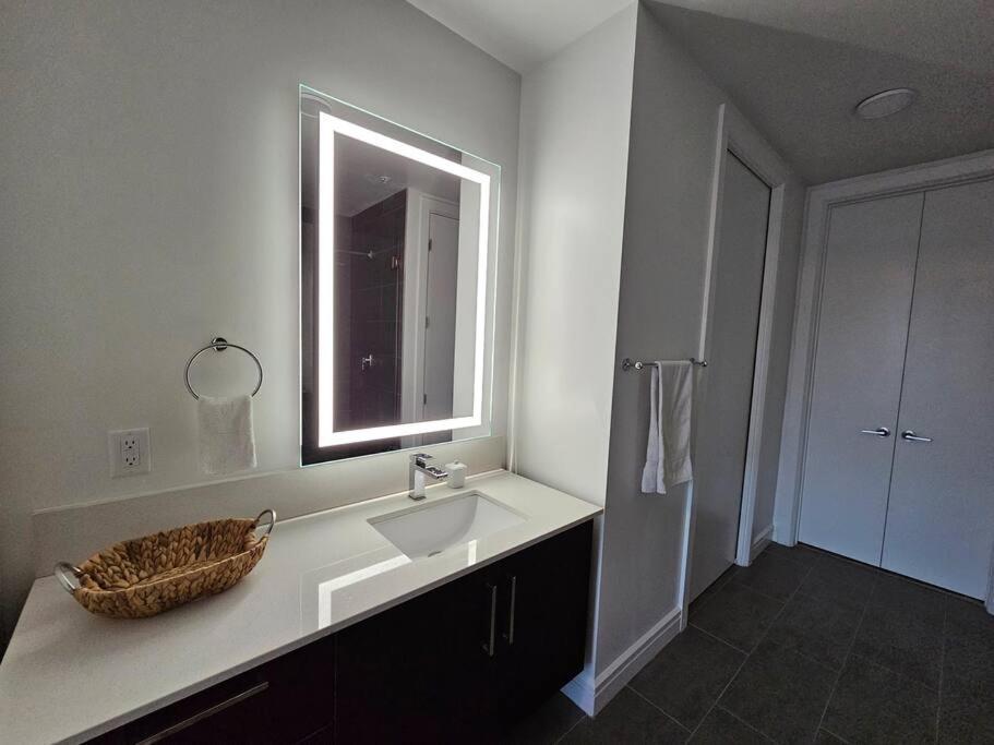 Luxury Highrise In Midtown - Skyline Views And Chic Decor Διαμέρισμα Χιούστον Εξωτερικό φωτογραφία