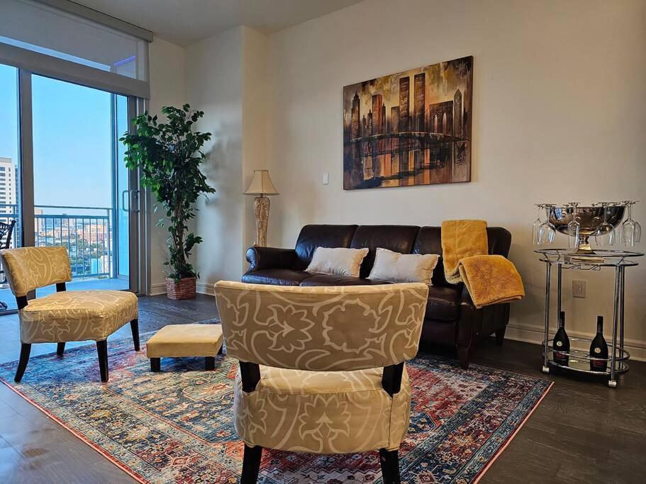 Luxury Highrise In Midtown - Skyline Views And Chic Decor Διαμέρισμα Χιούστον Εξωτερικό φωτογραφία