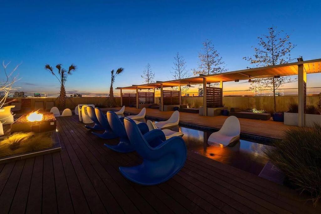 Luxury Highrise In Midtown - Skyline Views And Chic Decor Διαμέρισμα Χιούστον Εξωτερικό φωτογραφία